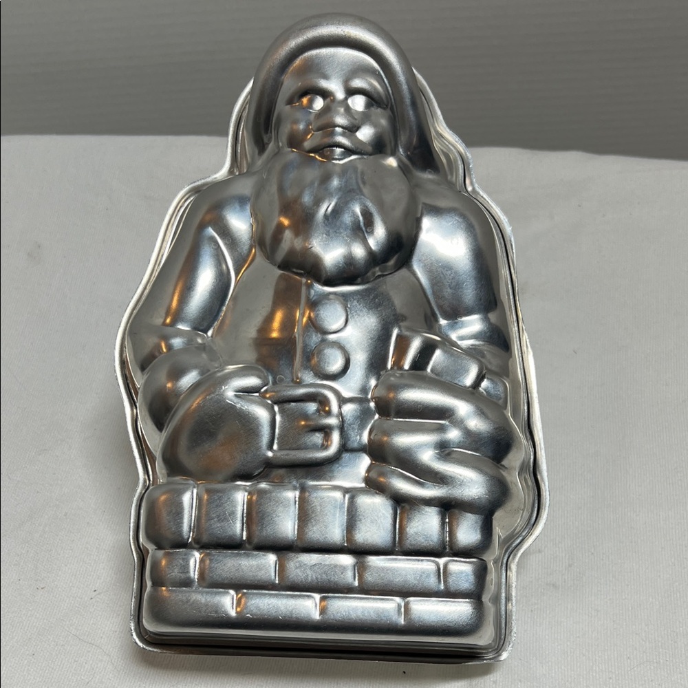 Nordic Ware Silver Santa Claus Bundt Cake Pan